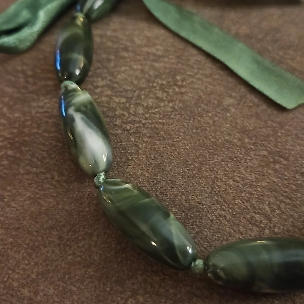 HANDMADE Moss Acrylic Marble Bead Ribbon Knotted Bow Necklace - Picture 3 of 6